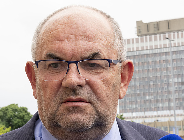 Soud rozhoduje o propuštění fotbalového bosse Pelty, za mřížemi je necelý týden