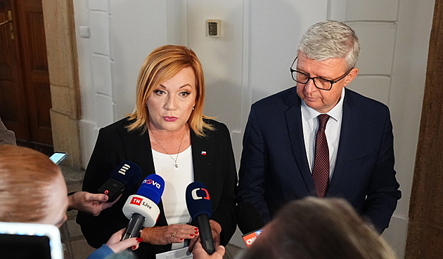 Koalice zastaví zvýšení odvodů OSVČ, zlevní elektřinu, odmítne emisní povolenky