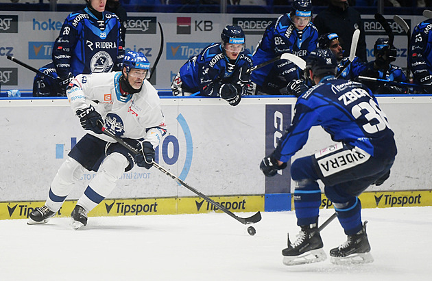 ONLINE: Vítkovice srovnaly v Kladně, Pardubice se trápí, Kometa znovu prohrává