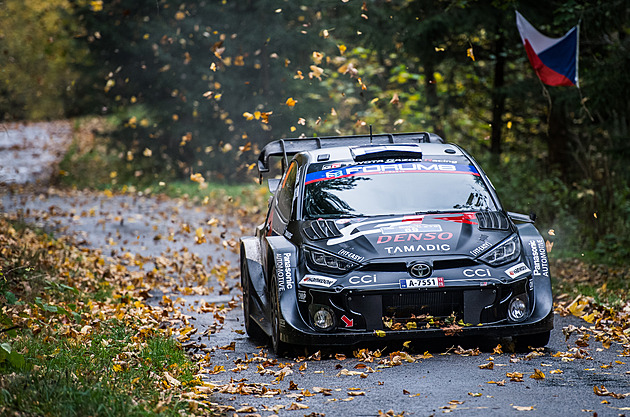 Rovanperä po druhé etapě jasně vede Středoevropskou rallye, Ogier havaroval