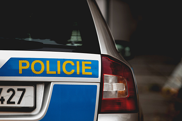 Třináctiletý chlapec zemřel po pádu z okna gymnázia na Vysočině