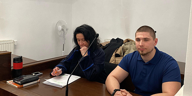 Policista pistolí vyhrožoval bezdomovci, dostal podmínku a přijde o práci