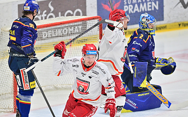 ONLINE: Třinecký gól na Spartě odvolán, Litvínov vede, Hradec vyhrál