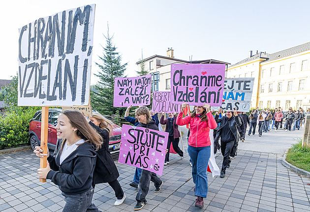 Nerušte nám osmileté gymnázium hned, žádá Hostinné. Čísla jsou však neúprosná