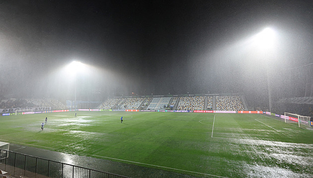 ONLINE: Rijeka - Sparta 0:0, přerušený zápas se dohrává, ale jak dlouho?