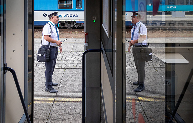 Koridor Praha - Brno je neprůjezdný. Na vině je porucha trakčního vedení