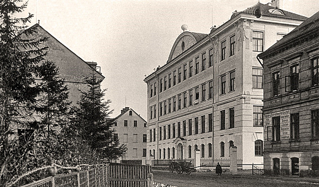 Rok se učilo jinde. Kompletní modernizací oslavila jablonecká škola 120 let