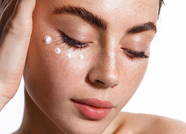 Ospalé dny volají po vzpruze. Dopřejte si ji v kosmetice