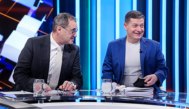 V rozpočtu něco skrýváte, obul se Nacher do vlády. Zadlužíte děti, vyčetl mu Hřib