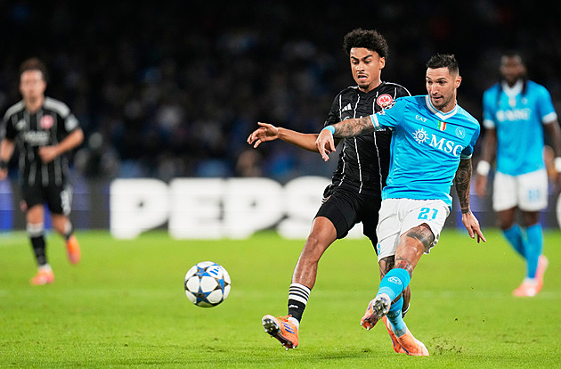 ONLINE: Neapol hrála s Frankfurtem bez branek, začínají šlágry Liverpoolu či PSG