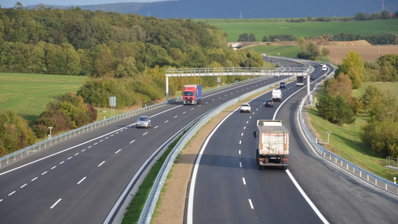 Dálnice se staví nevídaným tempem. Letos se do provozu dostane takřka 70 kilometrů