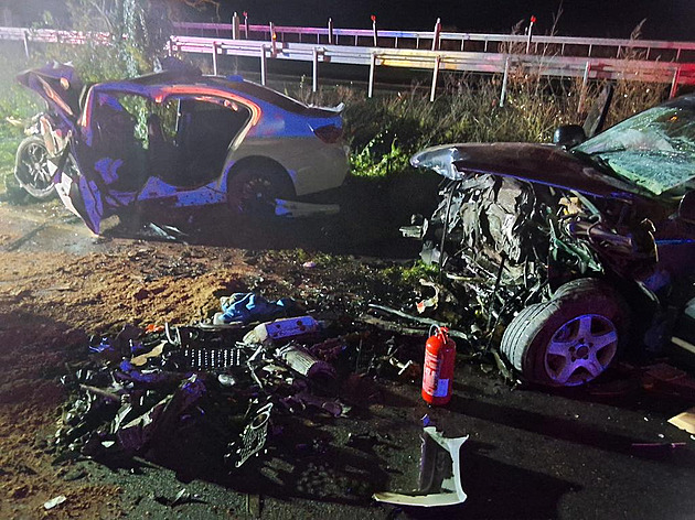 Vážná nehoda dvou aut na Olomoucku si vyžádala život člověka. Zraněných je sedm