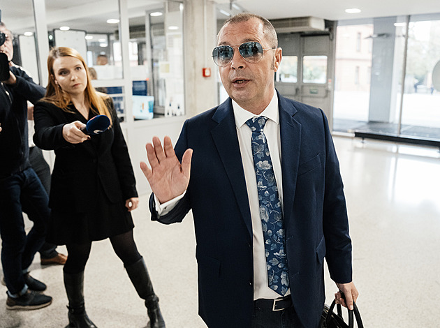 Vyloučení přísedícího a přezdívka Slepičák. V Dozimetru vypovídá Augustín