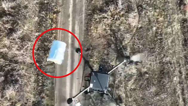 VIDEO: Rusové „sestřelili“ ukrajinský dron plechovkou hovězího masa