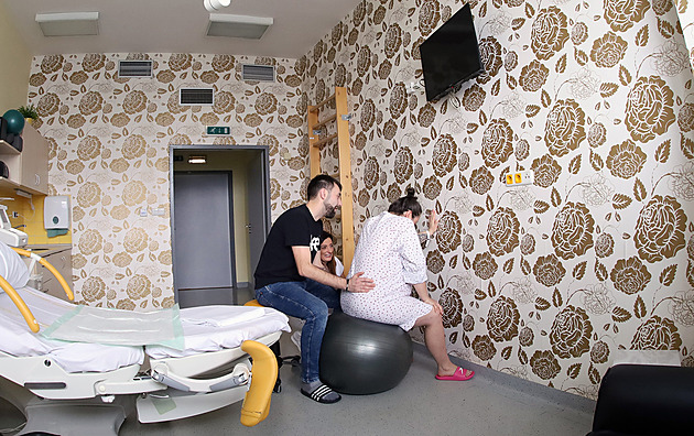 Jihlavská nemocnice nabízí novinku, porodní asistentka přijede k maminkám domů