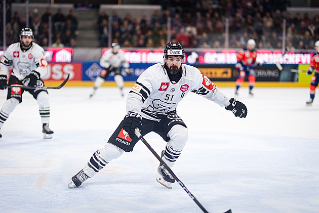 ONLINE: Sparta vůbec nestíhá na ledě Zugu, za domácí se trefil i Kubalík