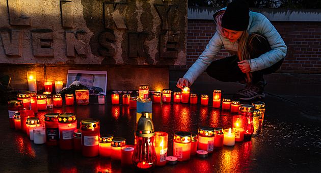 Oslavy výročí 17. listopadu: Protesty i projevy přinášíme online