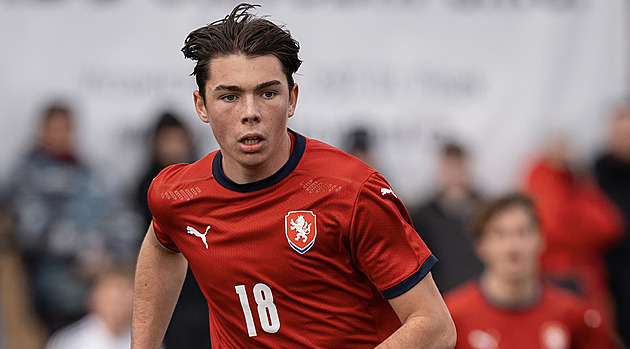 Buffon nasázel hattrick, českou devatenáctku dotáhl k postupu z prvního místa