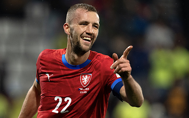 Do baráže s jiným kapitánem, rozhodl svaz. Hráče za chování k fanouškům potrestal