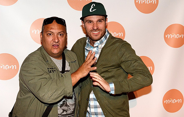 Mareš se neubránil pláči, že jeho parťák nemohl vysílat. Hezucký se ozval fanouškům