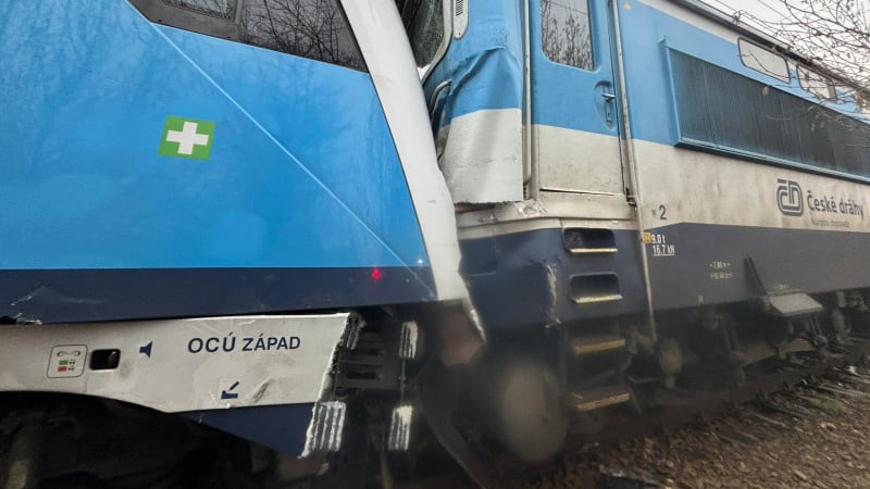 Srážka vlaků na Českobudějovicku: Jedna ze souprav mohla projet na červenou, uvedl Kupka