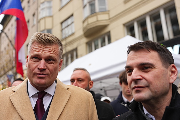 Začíná rozhodující bitva o Turka. Šéf Motoristů Macinka dorazil na Hrad