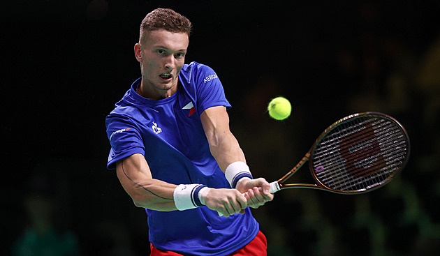 Davis Cup ONLINE: Češi ve čtvrtfinále díky Menšíkovi vedou, Lehečka ztrácí první set