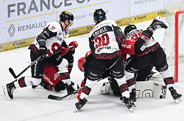 ONLINE: Kometa vede na Kladně, Boleslav v Budějovicích, Hradec hostí Spartu