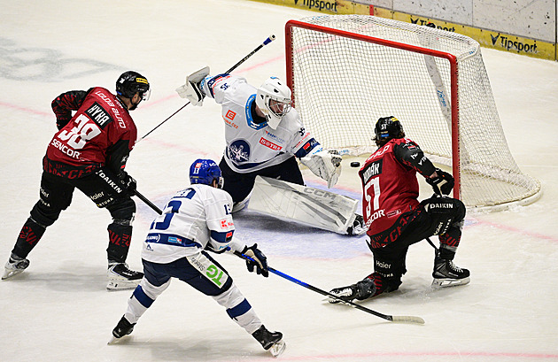 ONLINE: Sparta odskakuje na Kladně, Kometa vede ve Varech. Skóruje i Třinec