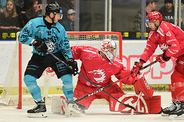 ONLINE: Vary přidávají Třinci druhou branku, večer Pardubice vyzvou Spartu