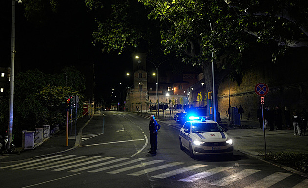 Migrant v Římě znásilnil osmnáctiletou dívku. Jejího snoubence nutili se dívat