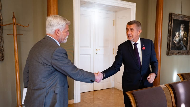 ON-LINE:  Zveřejnit jména ministrů? Záleží na prezidentovi, říká Babiš