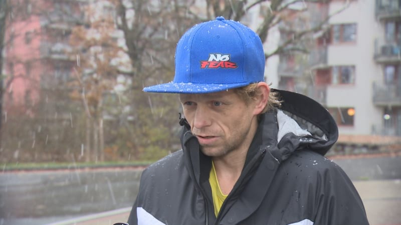 „Superman“ z libeňské garáže vběhl mezi kulky. Stříleli a dupali mu na hlavu, popsal záchranu