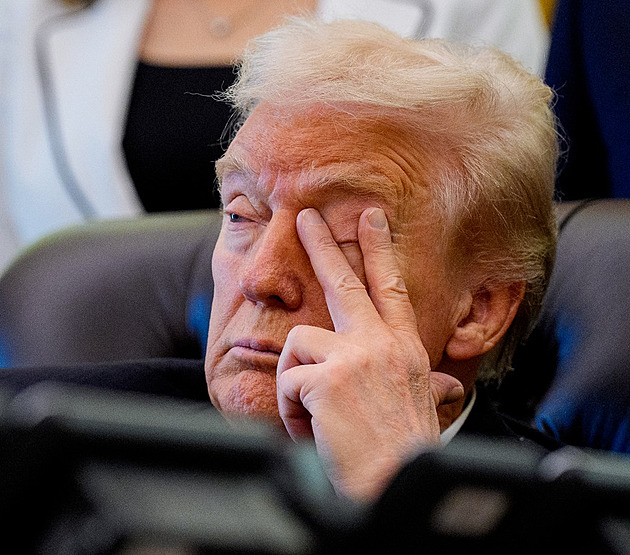 Trumpovi se vybíjí baterka, napsal deník. Laciný hadr, levicoví šílenci, zuřil prezident