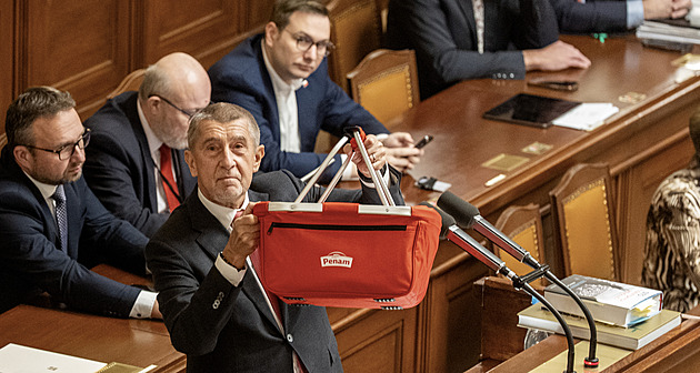 Babiš se rozplakal, když mluvil ve Sněmovně o svém nemocném synovi