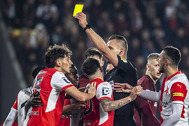 Zase si nezapíská? Chybující Rouček je sudí se škraloupy, co nerad vylučuje