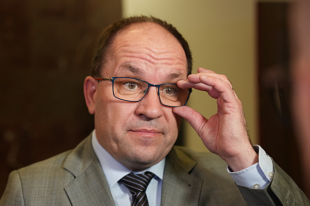 Miliardový zemědělský dluh bude platit příští vláda, vyčetli Výbornému