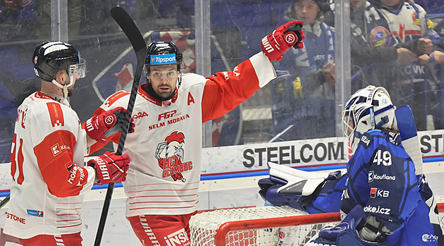 ONLINE: Hradec nestíhá v Třinci, Olomouc dominuje ve Vítkovicích
