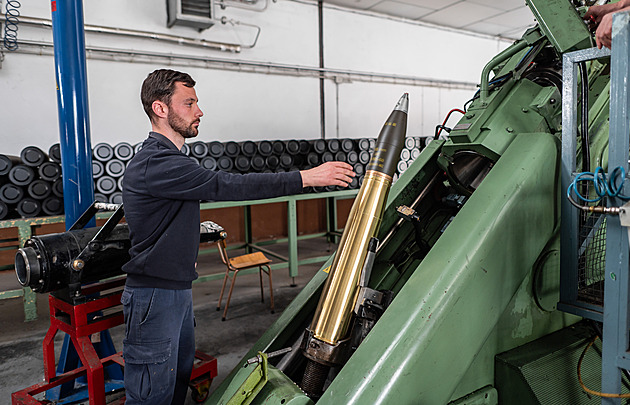 Slovensko se má stát strategickým výrobcem munice, zapojený je český zbrojař