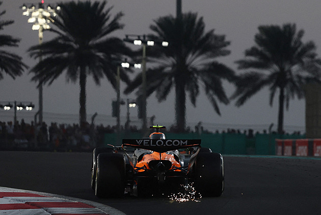 Lando Norris je novým mistrem světa, Verstappenovi výhra v Abú Zabí nestačila
