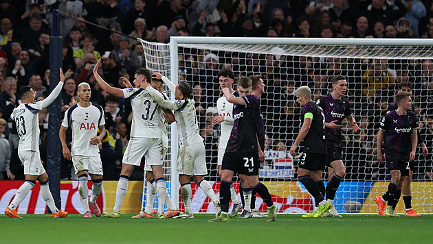 ONLINE: Tottenham - Slavia 1:0, Staněk čaroval, pak si ale vlastní gól dává Zima