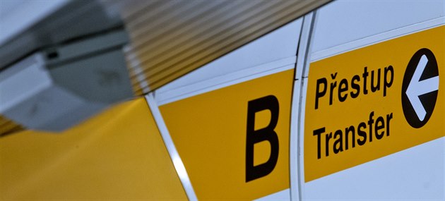 Muž vlezl do tunelu metra s krabicí a odešel bez ní. Incident ochromil trasu B