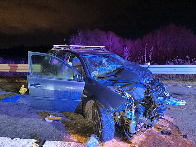 Nehoda uzavřela D11. Pět zraněných, jednoho transportoval vrtulník