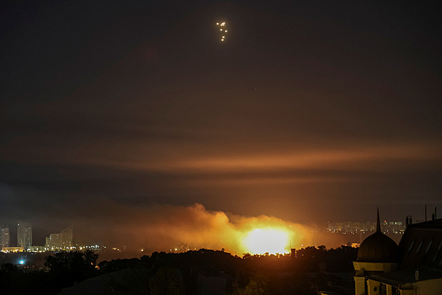 Ukrajina podnikla jeden z největších útoků na Rusko. Moskva uzavřela všechny letiště