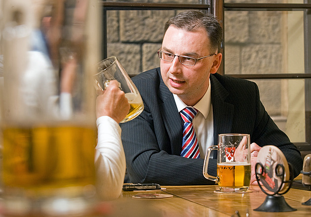 Advokát s kulkou v hlavě. Vyšetřování Prouzovy smrti končí, policie šla po motivu