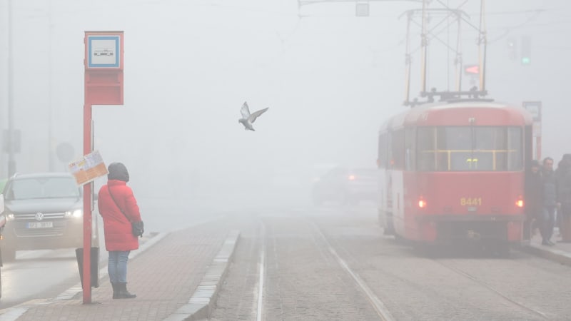 Na Česko se řítí ochlazení, přidají se mlhy. Modely se neshodnou, přiznávají meteorologové