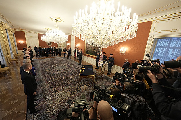 Pavel jmenoval Babišovu vládu. Měli bychom být konstruktivní v NATO, řekl