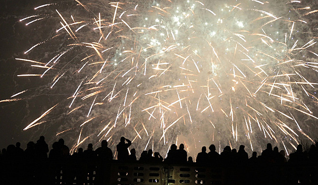 Oblíbený novoroční ohňostroj u řeky v Přerově musejí přemístit, rušil by včely