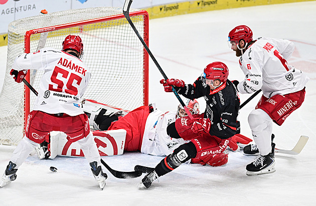 ONLINE: Hradec se v Třinci ujal vedení, Vítkovice prohrávají. Dynamo hostí Hanáky