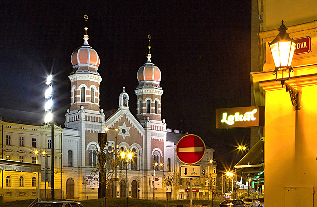 V Plzni zavřeli Sady Pětatřicátníků, u synagogy se našel podezřelý kufr